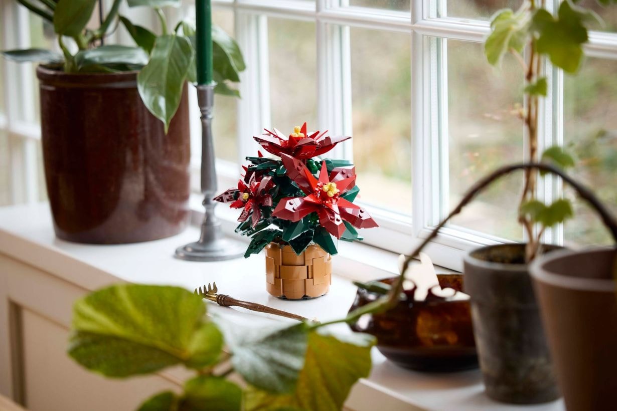 LEGO Botanical Collection Poinsettia Wreath Plum Blossom Chrysanthemum