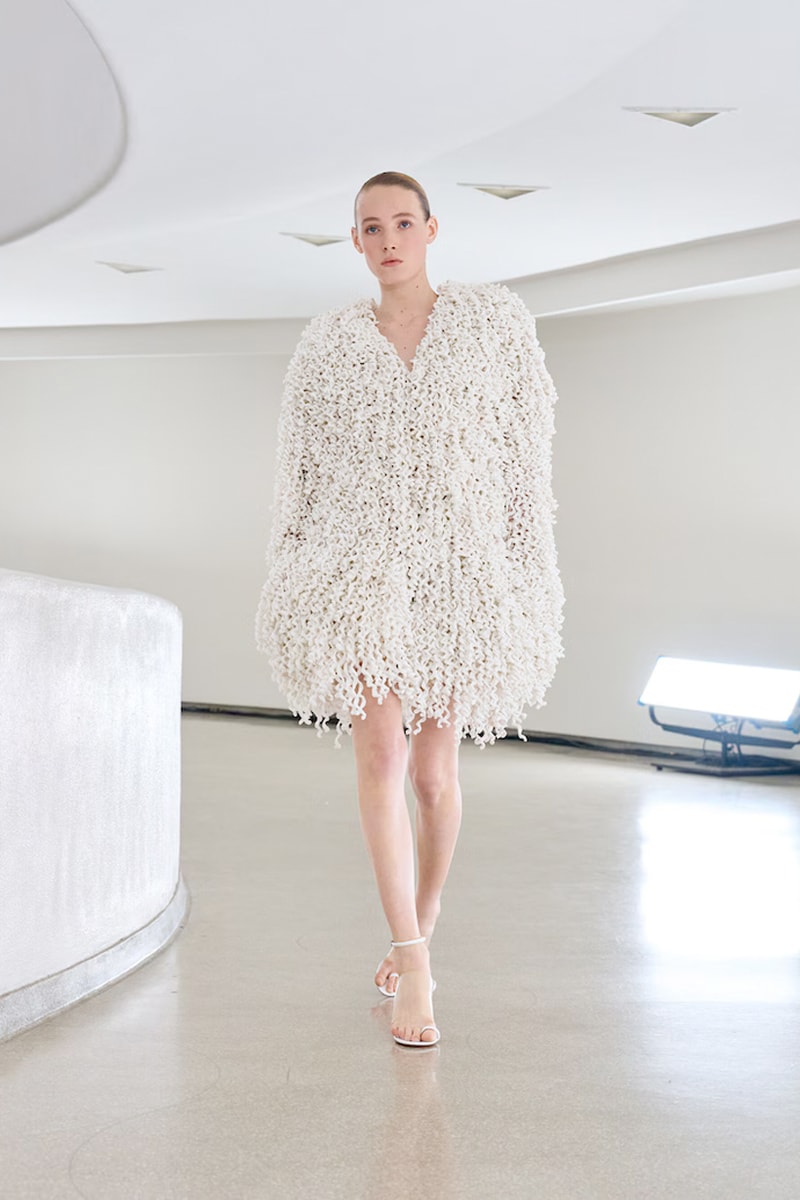 NYFW 懶人筆記：被大牌明星愛瘋了的 Alaïa，選址彩蛋、設計巧思.. 5 個亮點一文看懂！