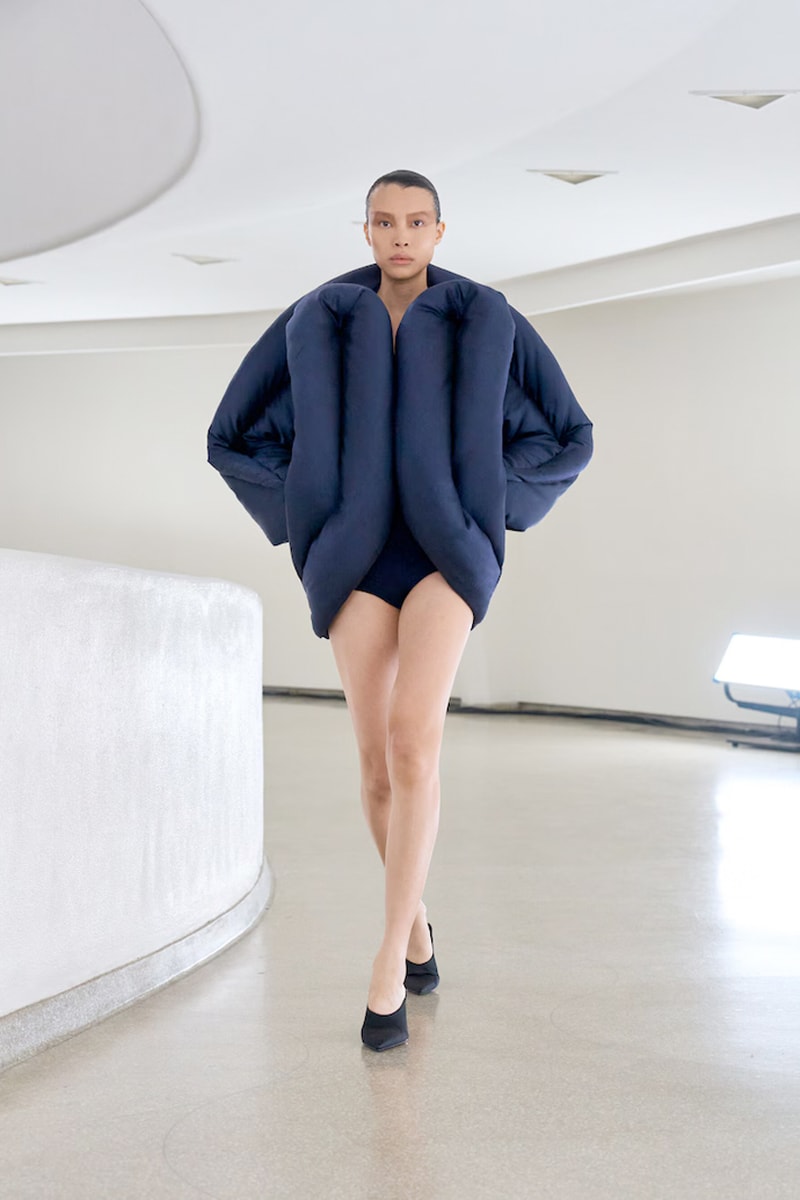 NYFW 懶人筆記：被大牌明星愛瘋了的 Alaïa，選址彩蛋、設計巧思.. 5 個亮點一文看懂！