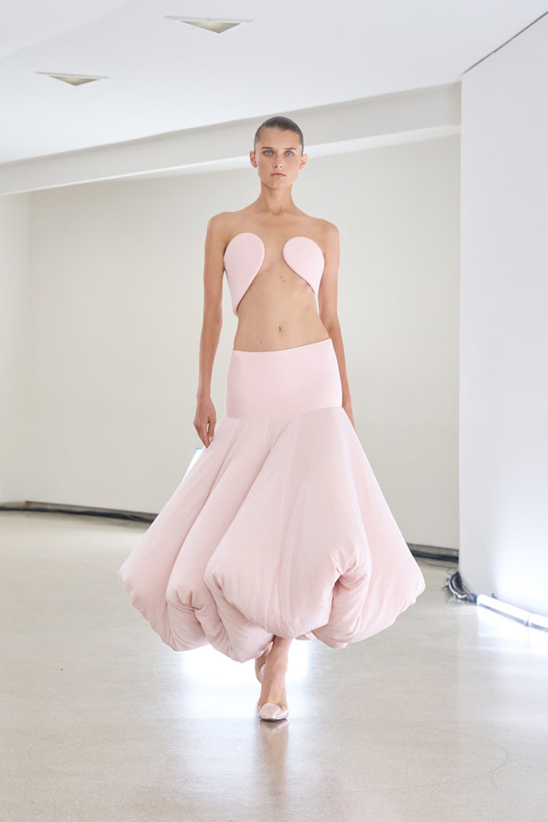 NYFW 懶人筆記：被大牌明星愛瘋了的 Alaïa，選址彩蛋、設計巧思.. 5 個亮點一文看懂！