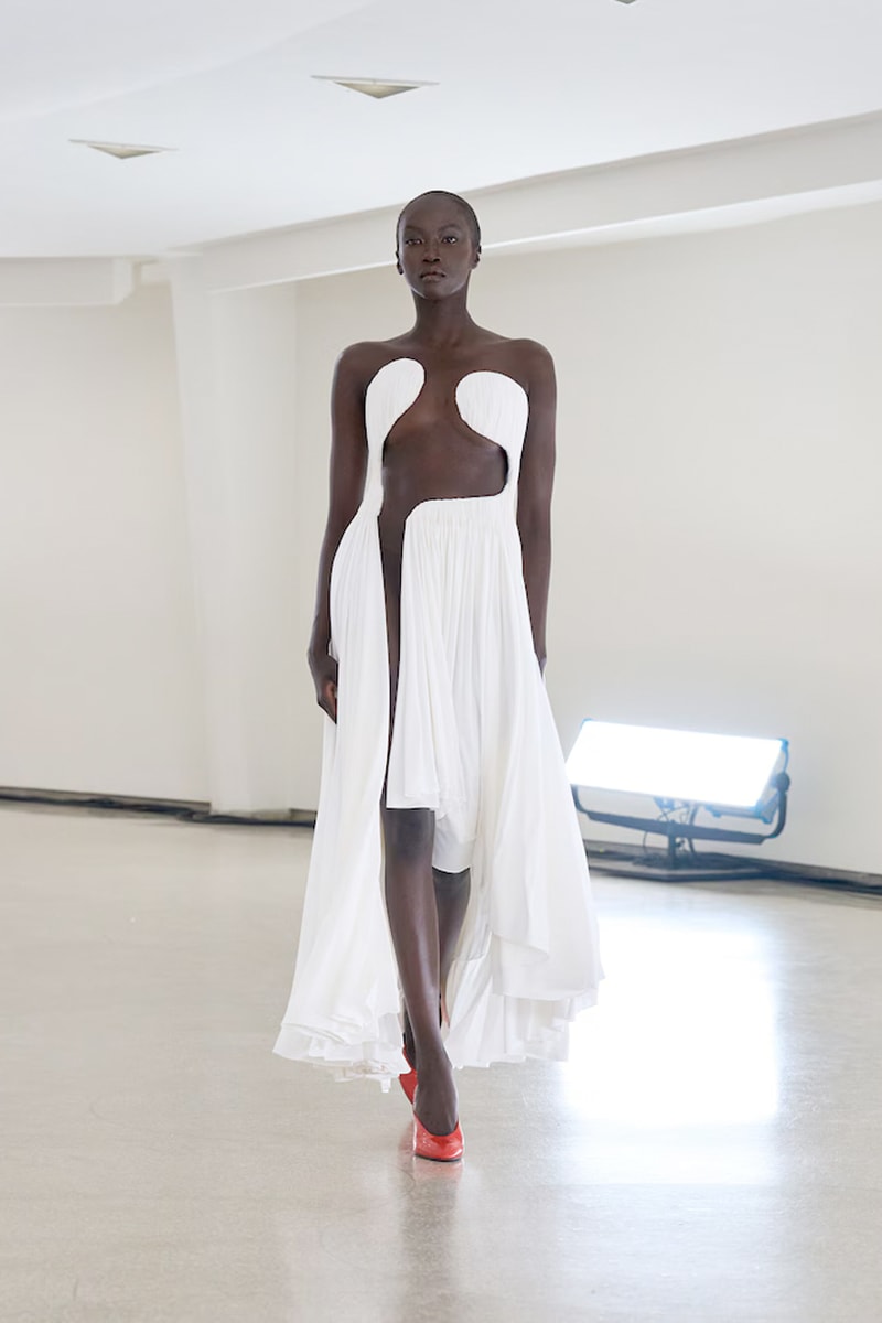 NYFW 懶人筆記：被大牌明星愛瘋了的 Alaïa，選址彩蛋、設計巧思.. 5 個亮點一文看懂！
