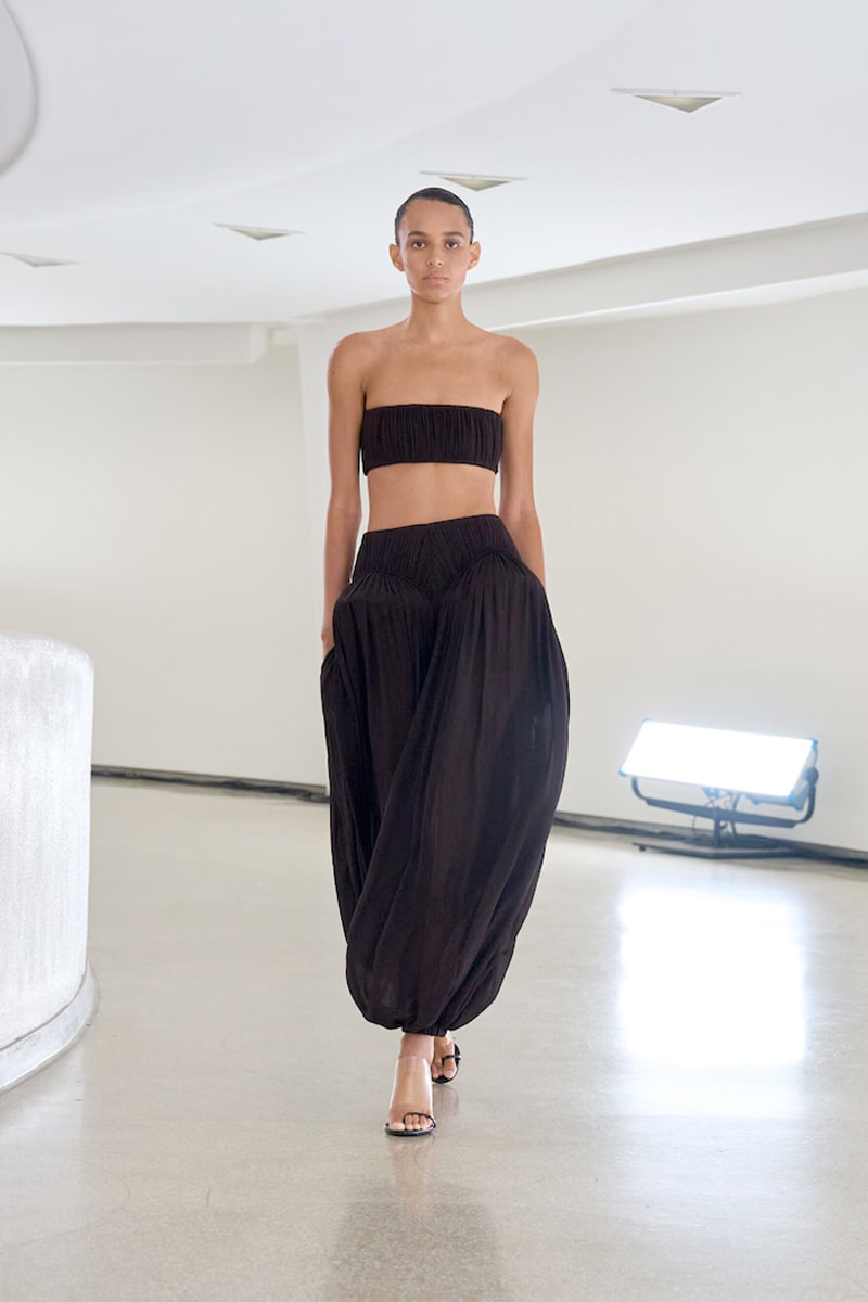 NYFW 懶人筆記：被大牌明星愛瘋了的 Alaïa，選址彩蛋、設計巧思.. 5 個亮點一文看懂！