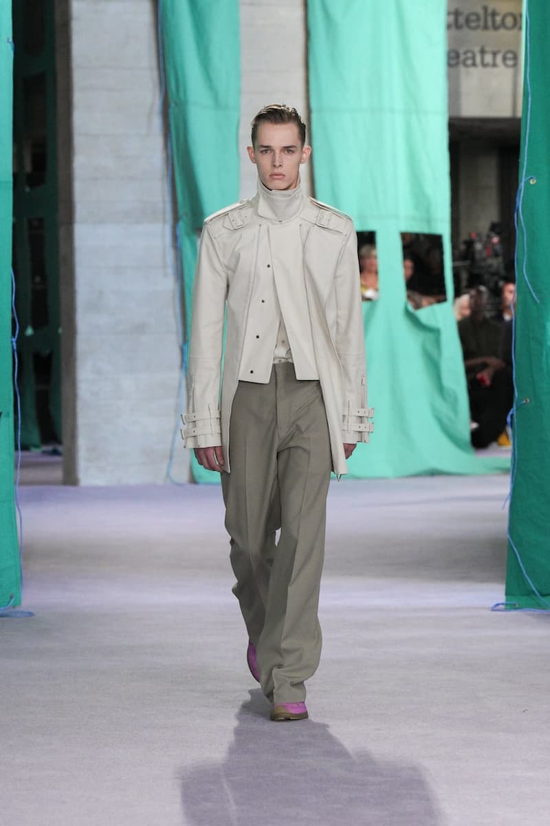 burberry 2025 summer runway detail looks london fashion week