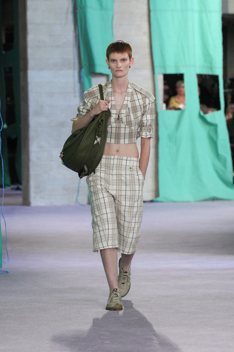burberry 2025 summer runway detail looks london fashion week