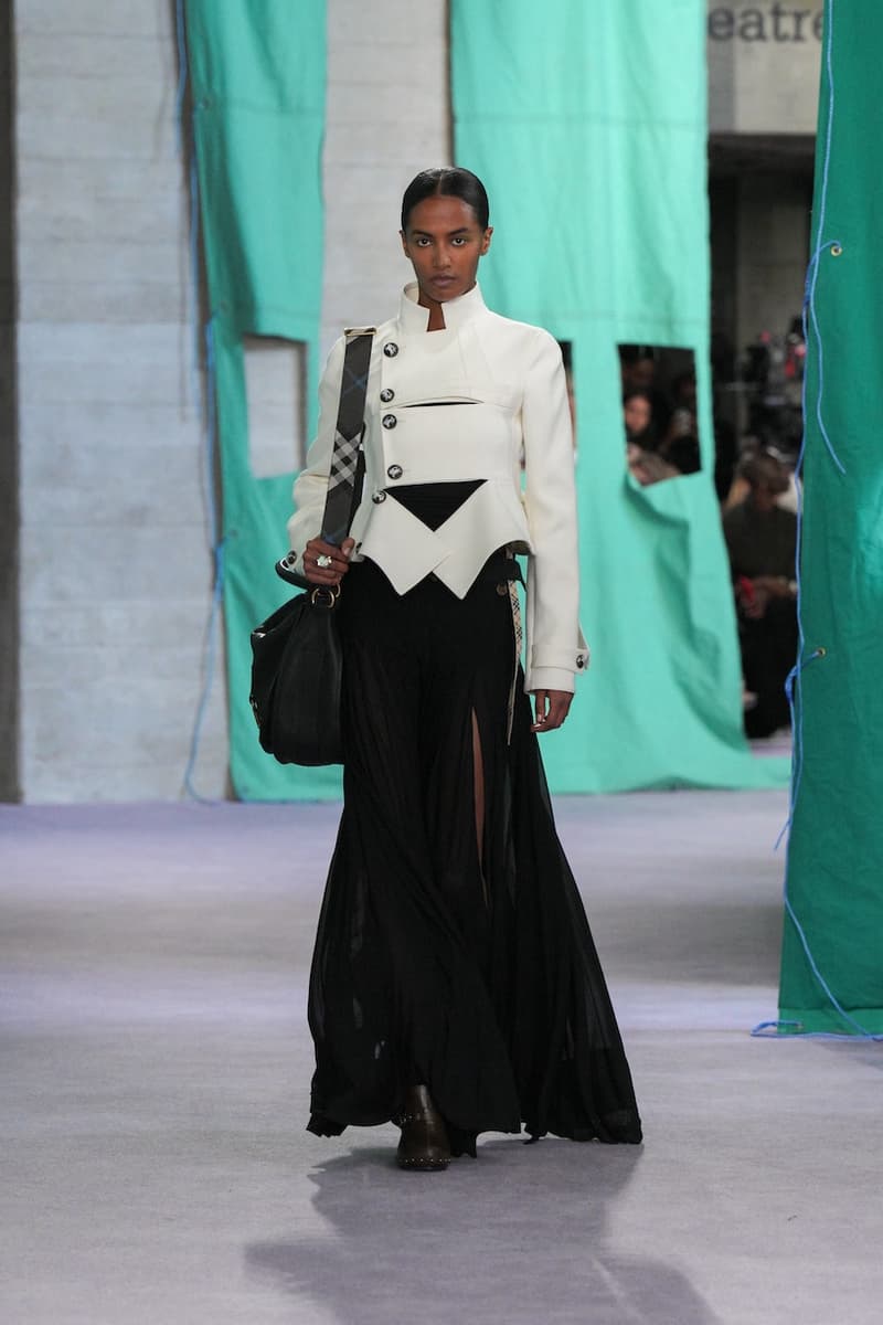 burberry 2025 summer runway detail looks london fashion week