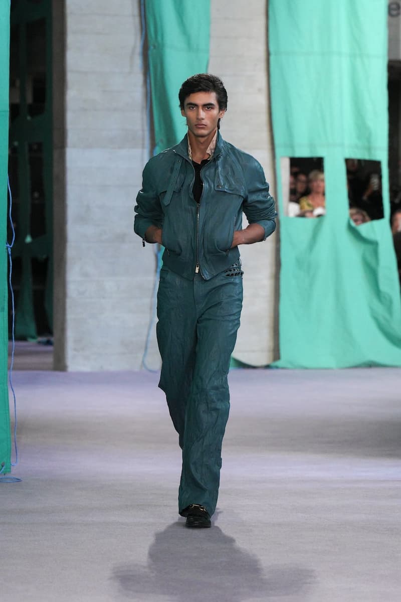 burberry 2025 summer runway detail looks london fashion week