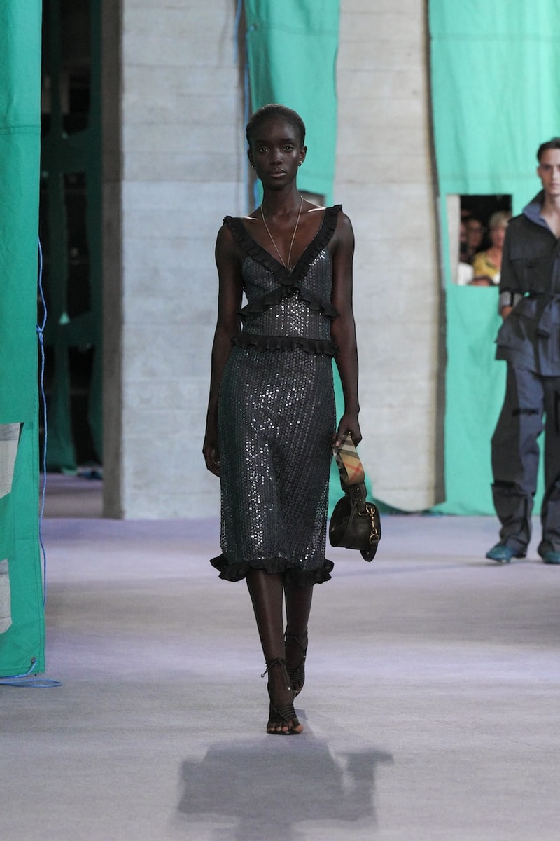 burberry 2025 summer runway detail looks london fashion week