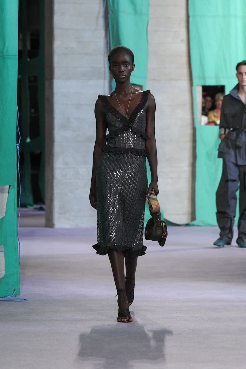 burberry 2025 summer runway detail looks london fashion week