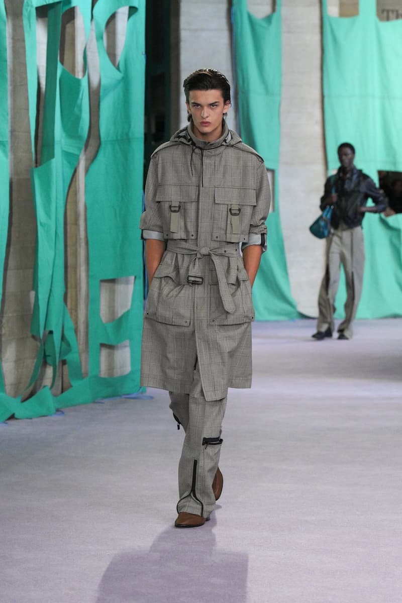 burberry 2025 summer runway detail looks london fashion week