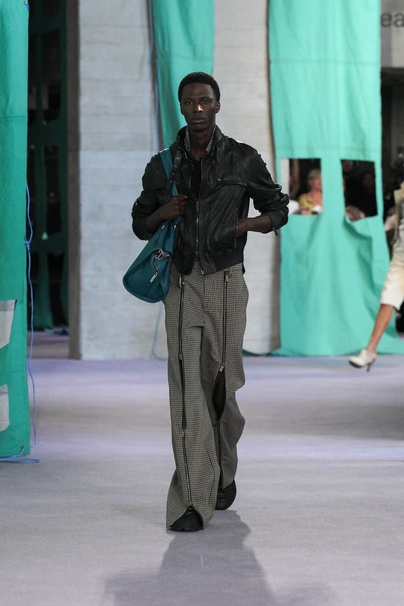 burberry 2025 summer runway detail looks london fashion week