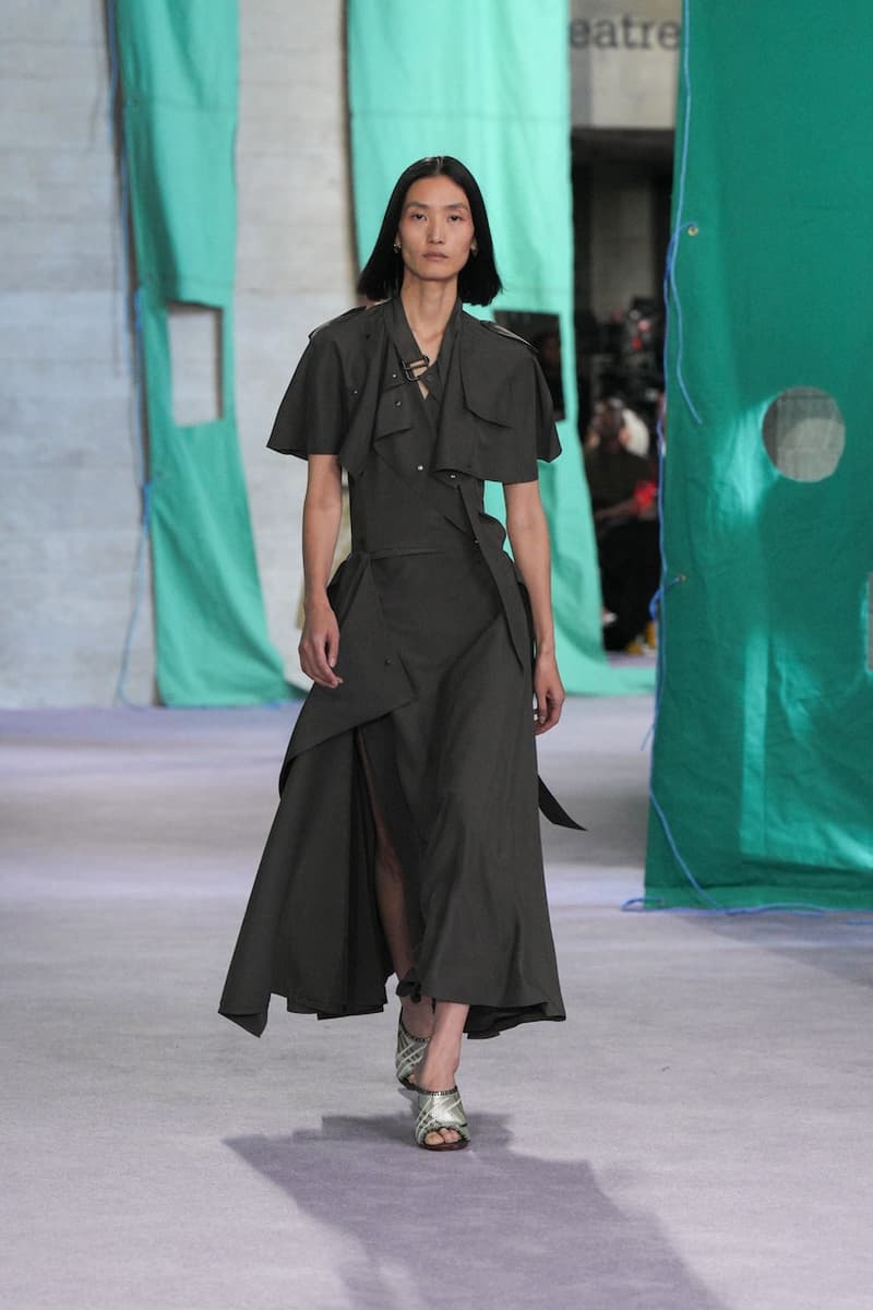 burberry 2025 summer runway detail looks london fashion week