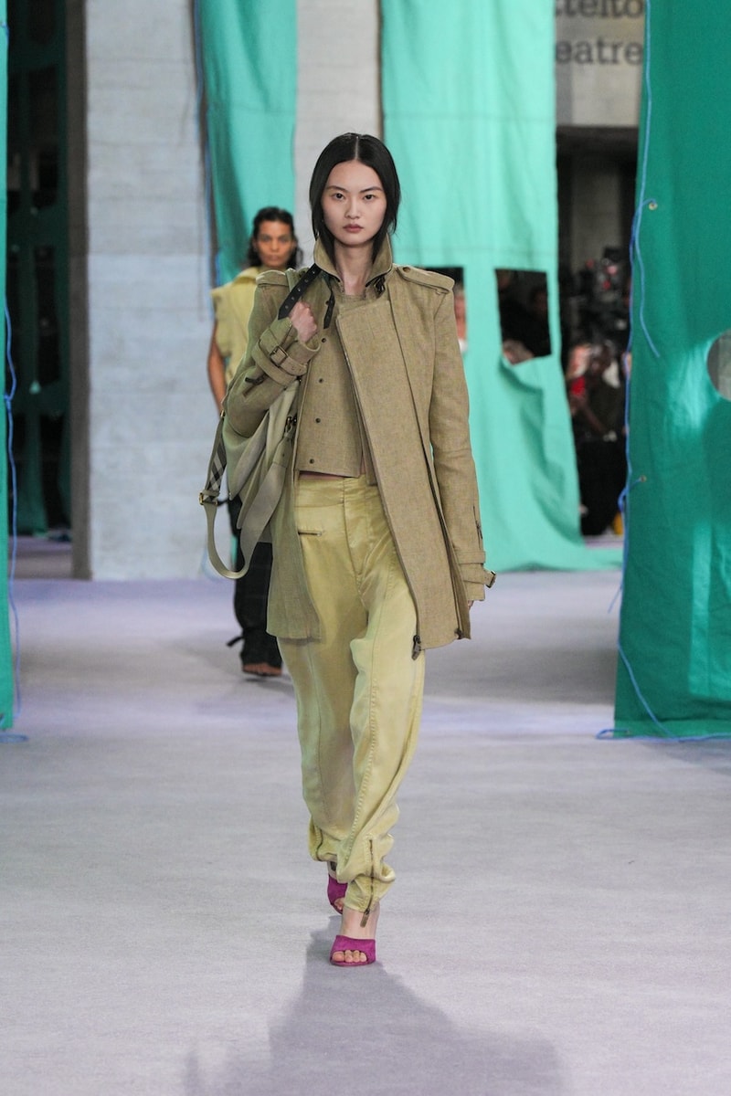 burberry 2025 summer runway detail looks london fashion week