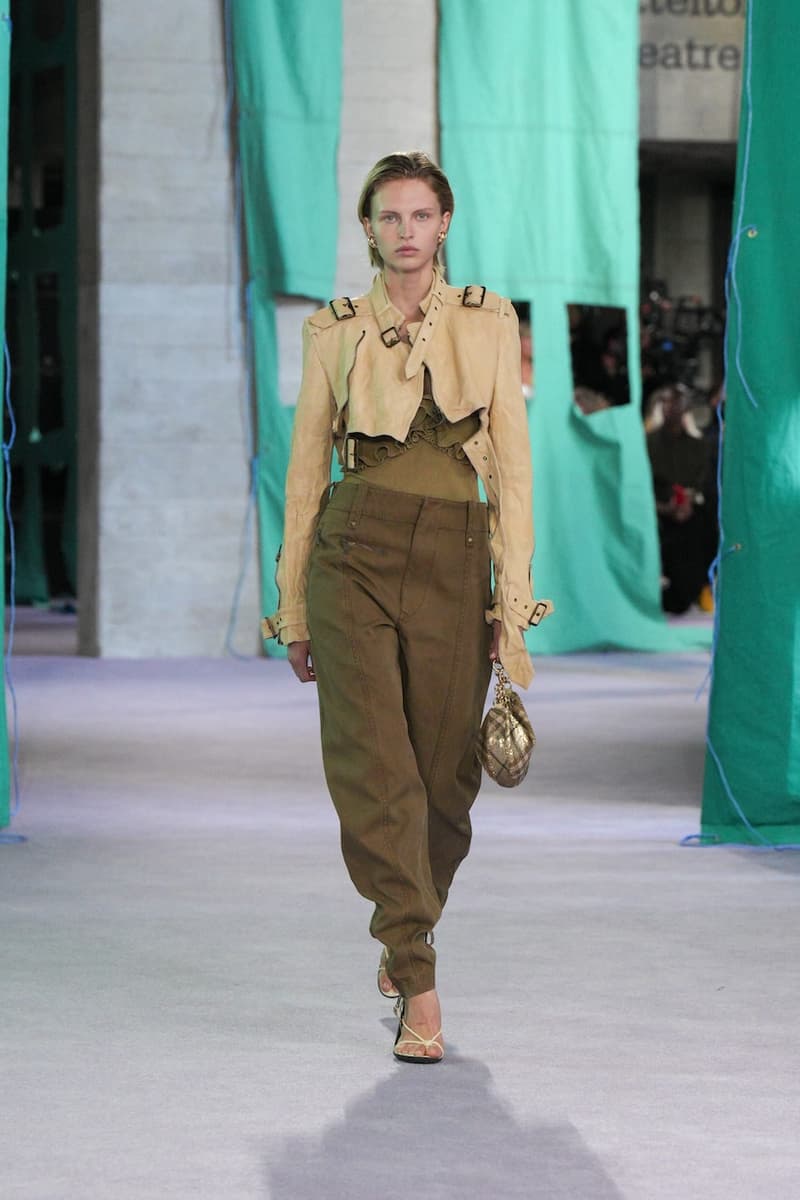 burberry 2025 summer runway detail looks london fashion week