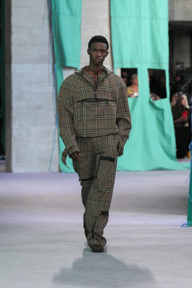 burberry 2025 summer runway detail looks london fashion week