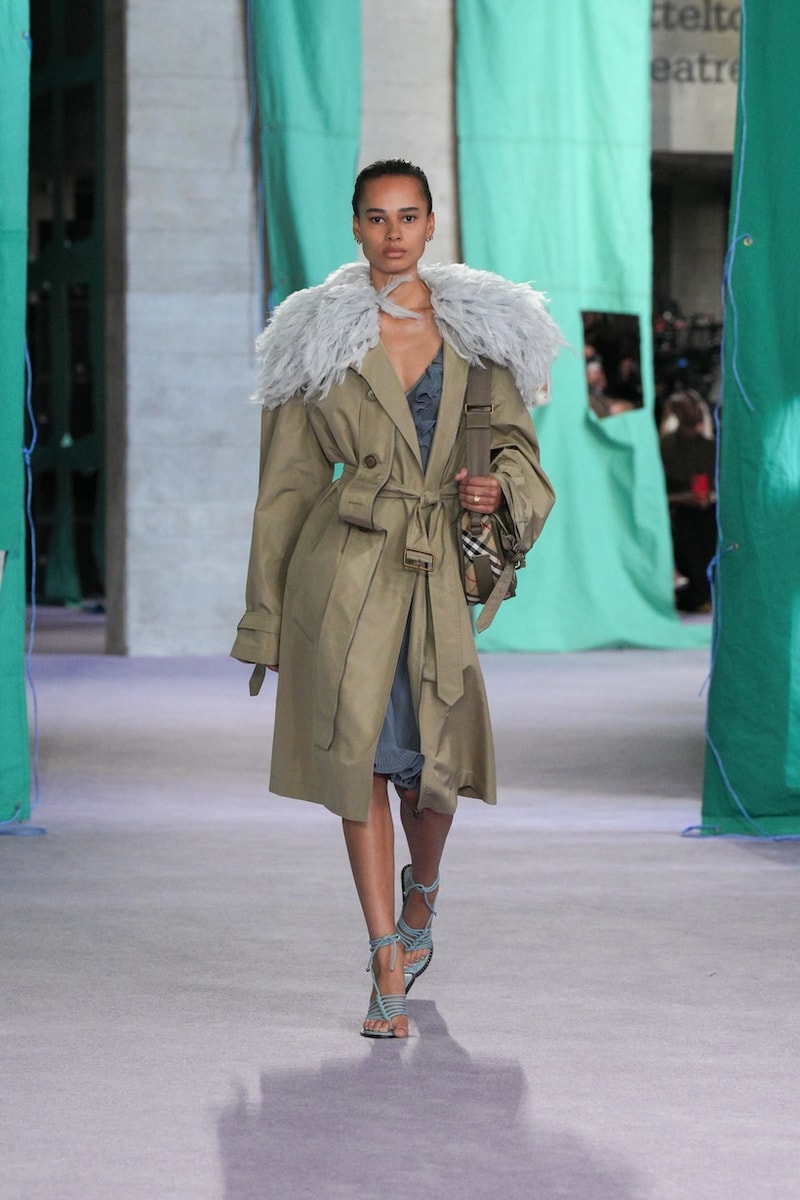 burberry 2025 summer runway detail looks london fashion week