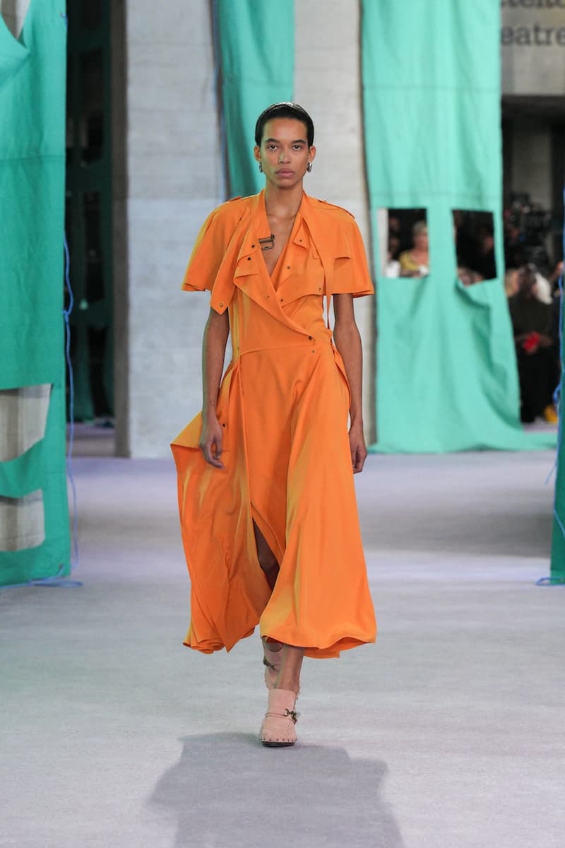 burberry 2025 summer runway detail looks london fashion week