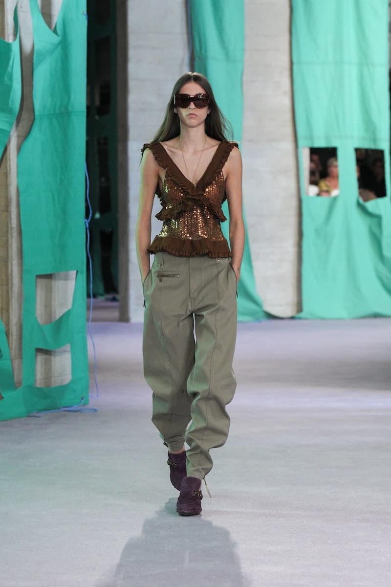 burberry 2025 summer runway detail looks london fashion week