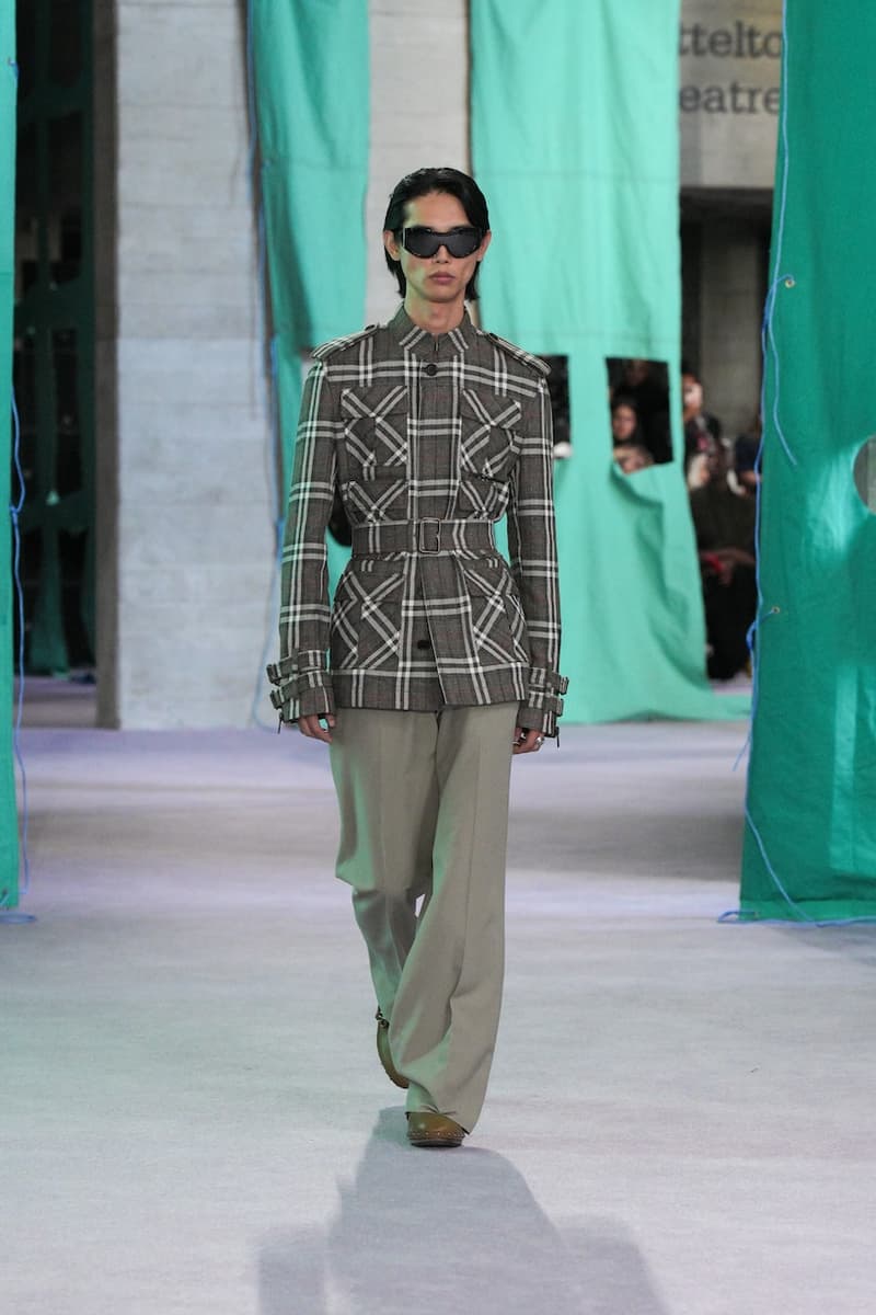 burberry 2025 summer runway detail looks london fashion week