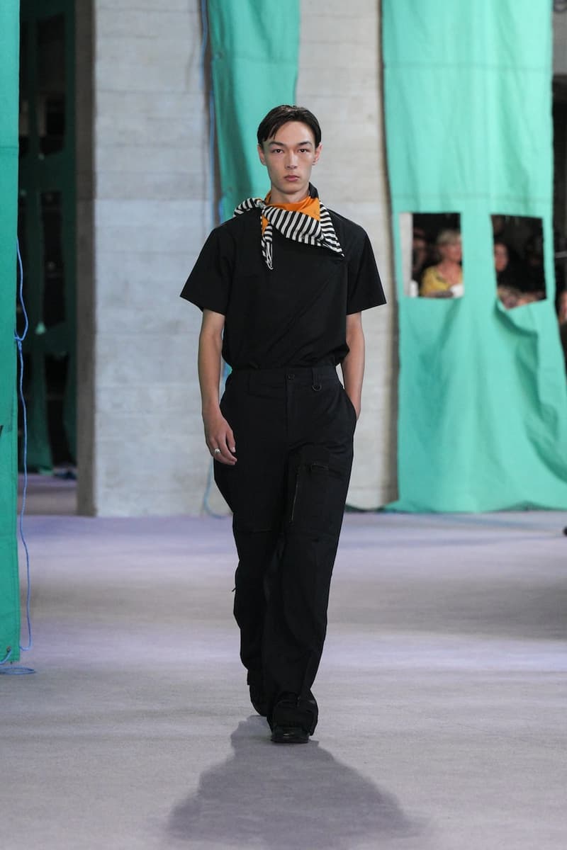 burberry 2025 summer runway detail looks london fashion week