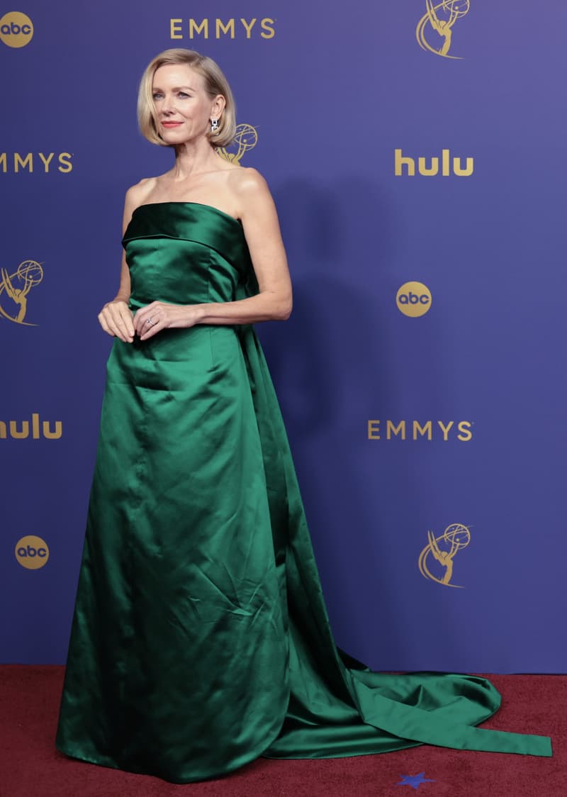 星光閃閃:2024 艾美獎精選造型,Jennifer Aniston、Naomi Watts 等人盛裝出席