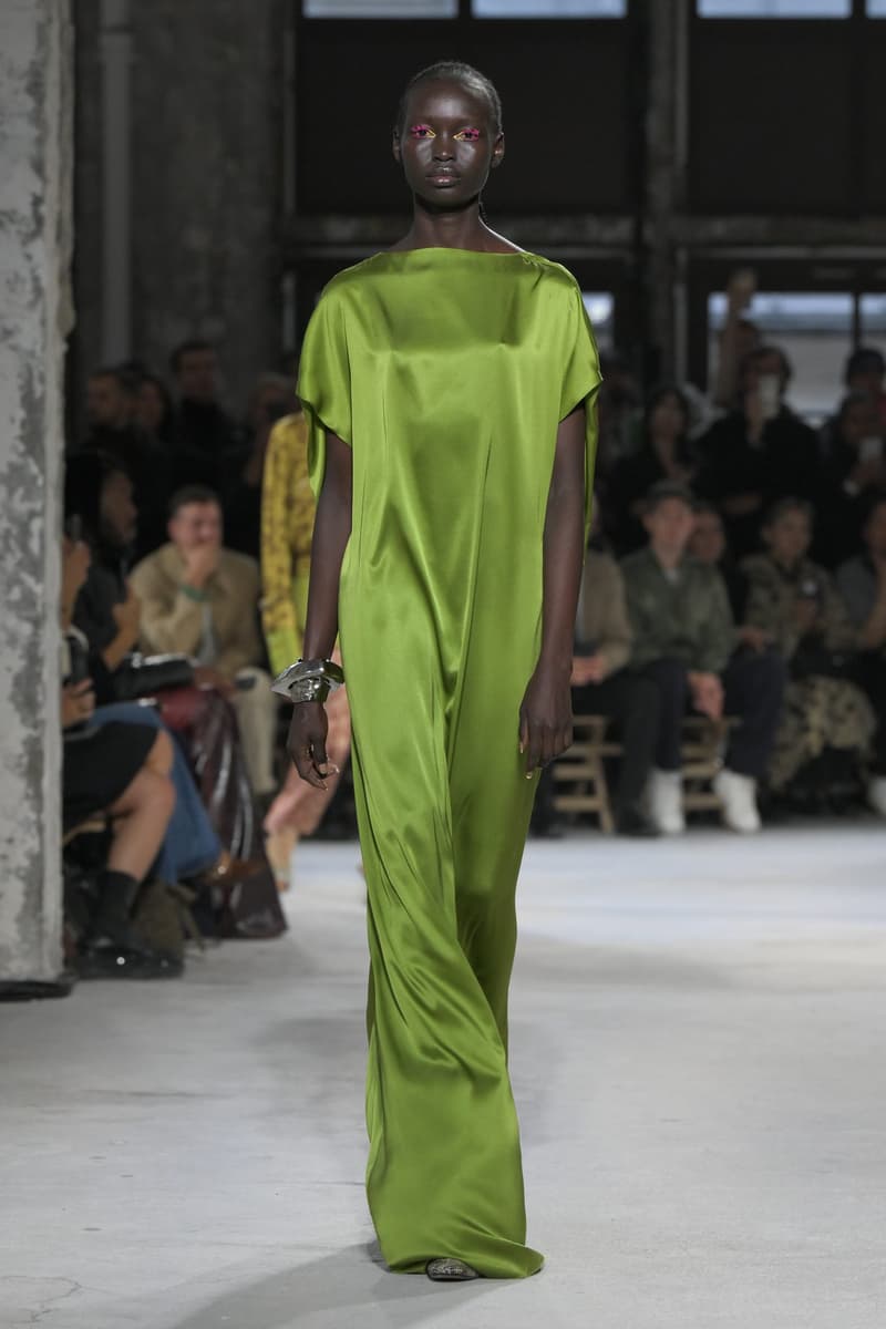 PFW:Dries Van Noten 工作室釋出首個系列,成功秉承品牌的美學與理念