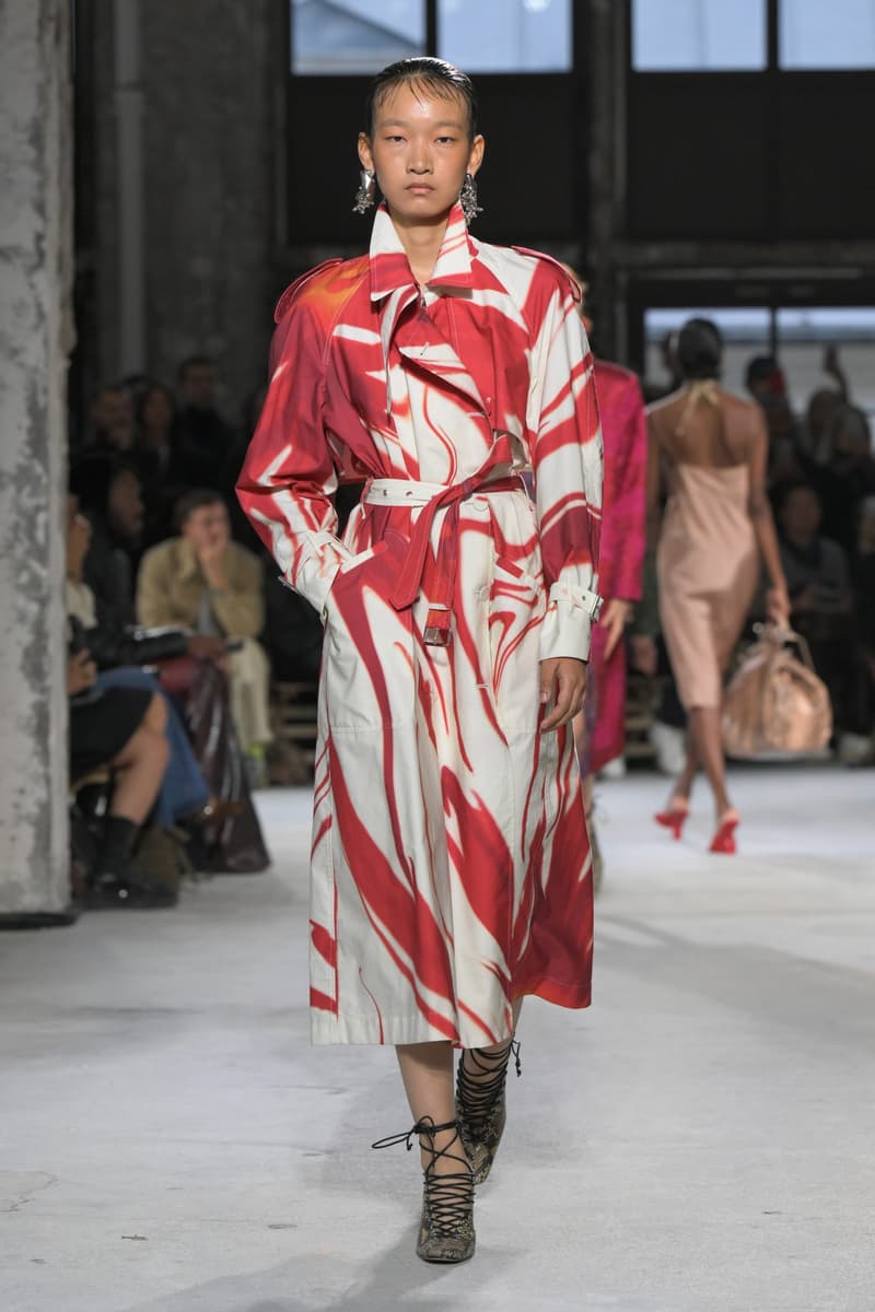 PFW:Dries Van Noten 工作室釋出首個系列,成功秉承品牌的美學與理念