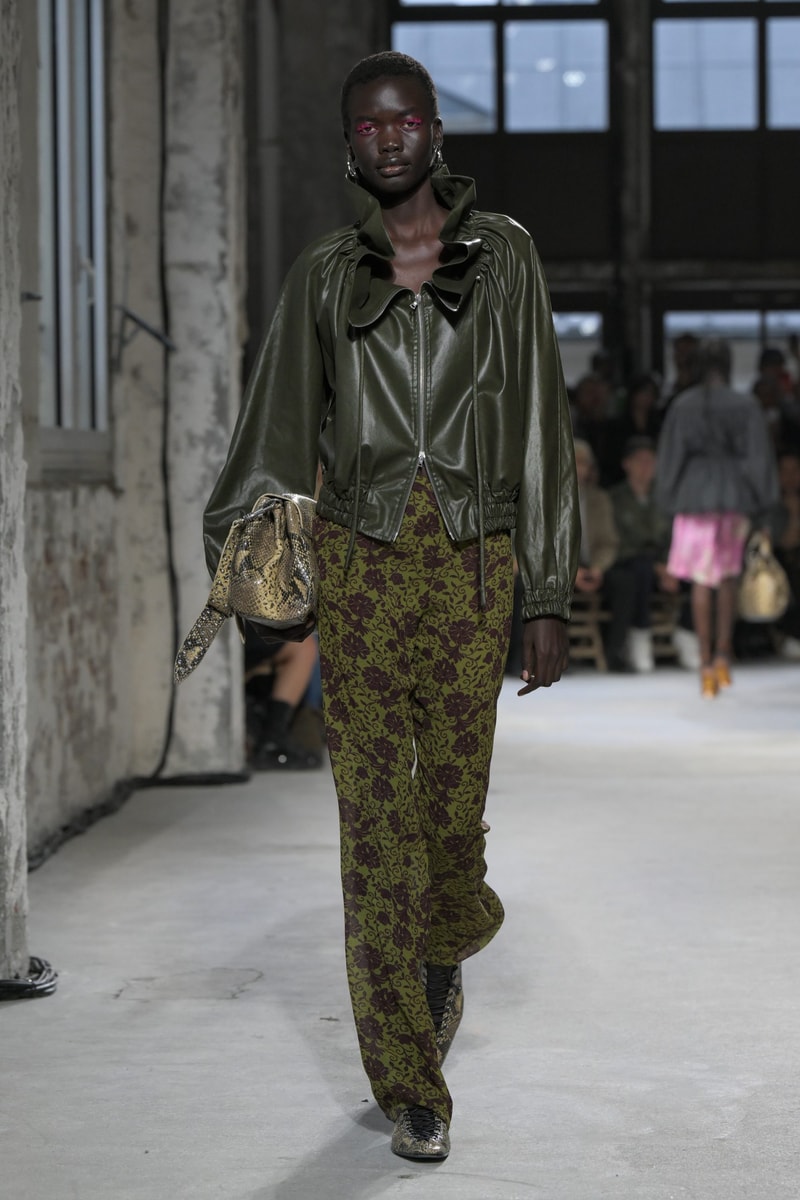 PFW：Dries Van Noten 工作室釋出首個系列，成功秉承品牌的美學與理念