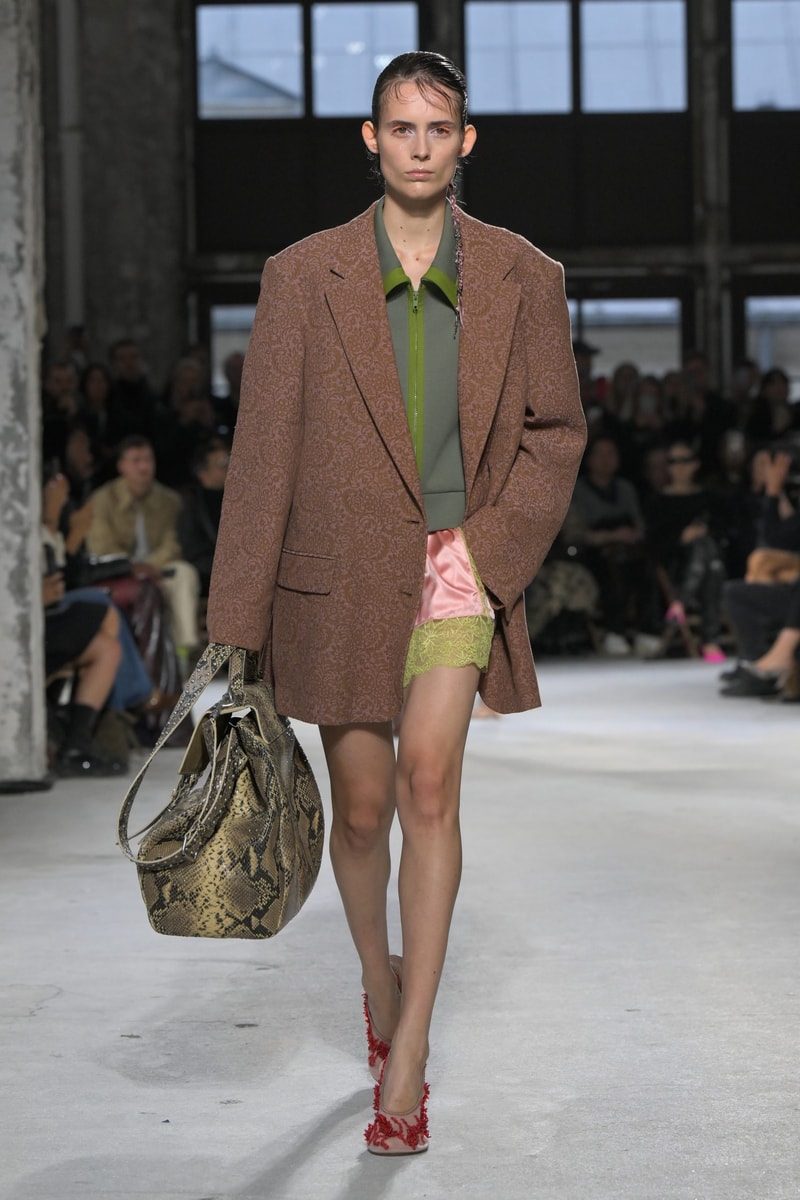 PFW：Dries Van Noten 工作室釋出首個系列，成功秉承品牌的美學與理念