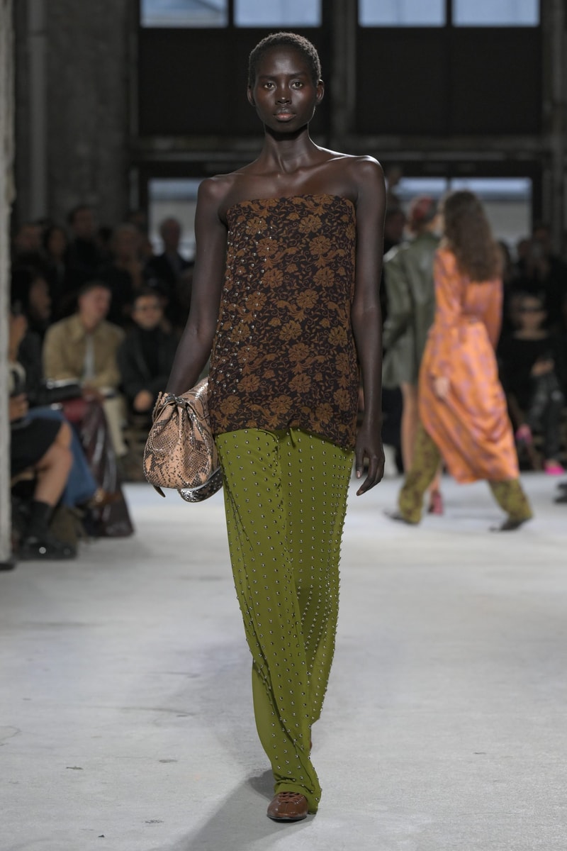 PFW：Dries Van Noten 工作室釋出首個系列，成功秉承品牌的美學與理念