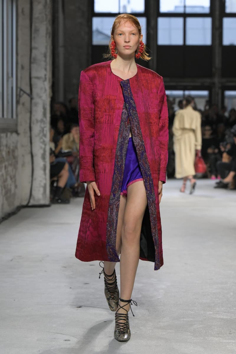PFW:Dries Van Noten 工作室釋出首個系列,成功秉承品牌的美學與理念
