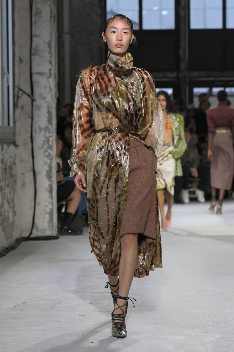 PFW:Dries Van Noten 工作室釋出首個系列,成功秉承品牌的美學與理念