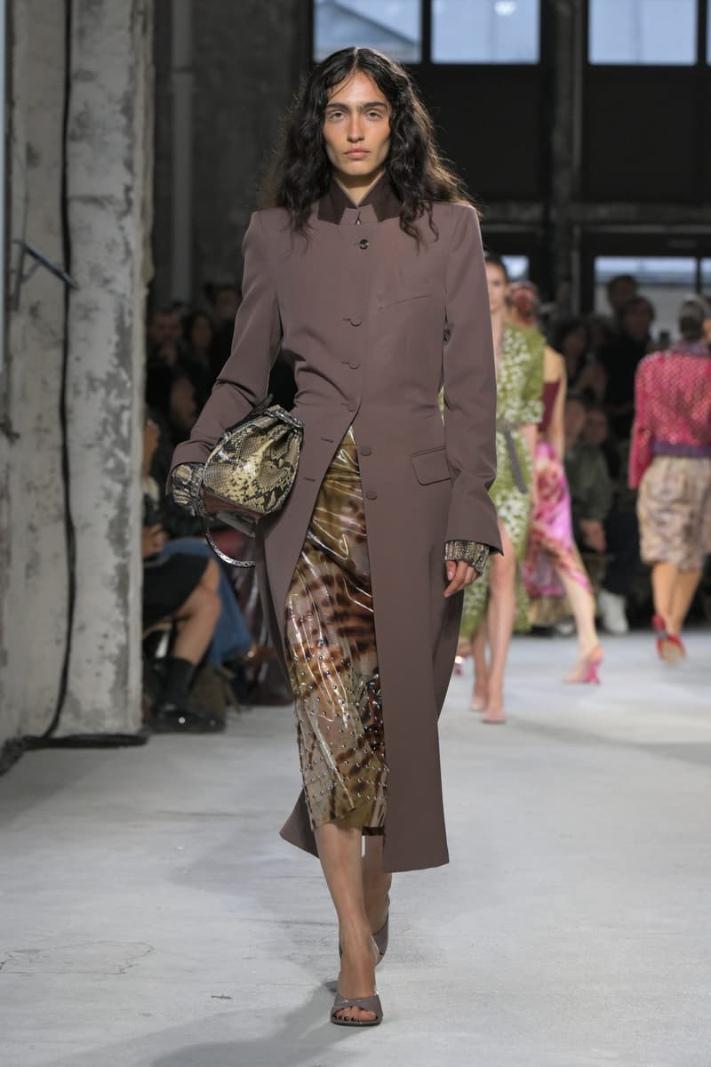 PFW:Dries Van Noten 工作室釋出首個系列,成功秉承品牌的美學與理念