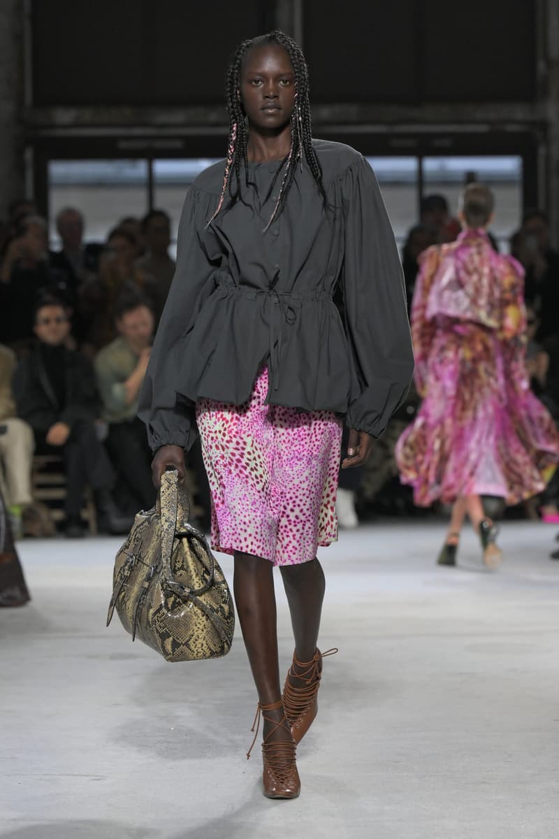PFW:Dries Van Noten 工作室釋出首個系列,成功秉承品牌的美學與理念