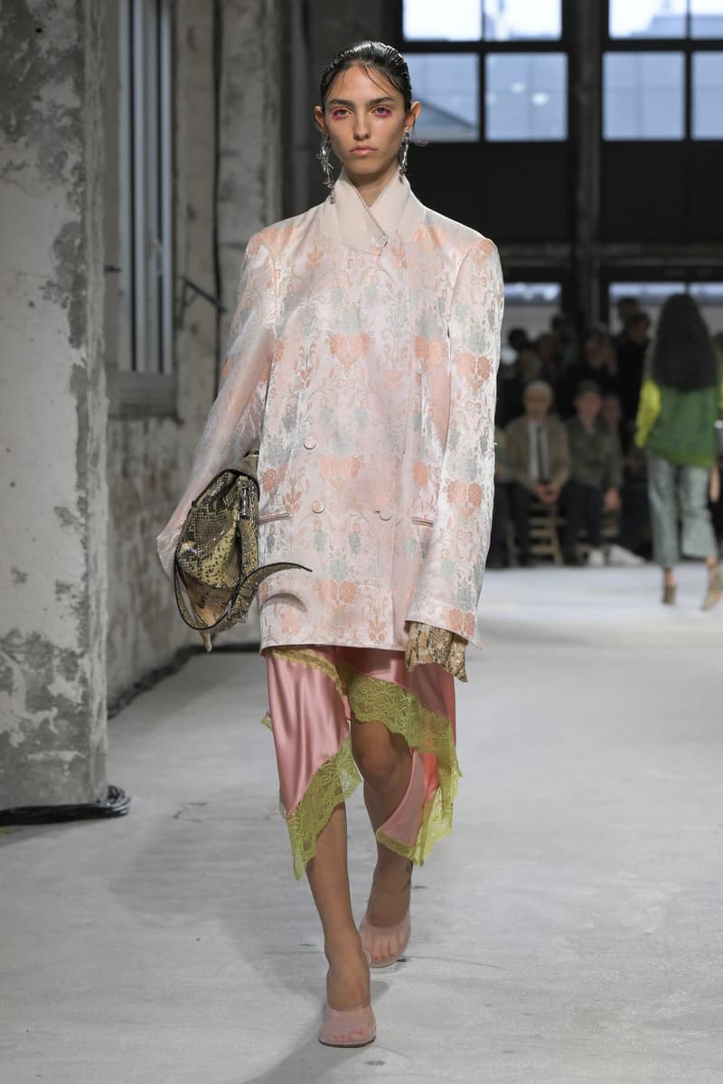 PFW:Dries Van Noten 工作室釋出首個系列,成功秉承品牌的美學與理念