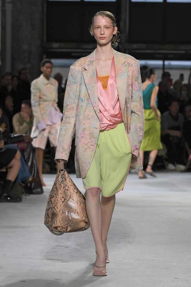 PFW:Dries Van Noten 工作室釋出首個系列,成功秉承品牌的美學與理念