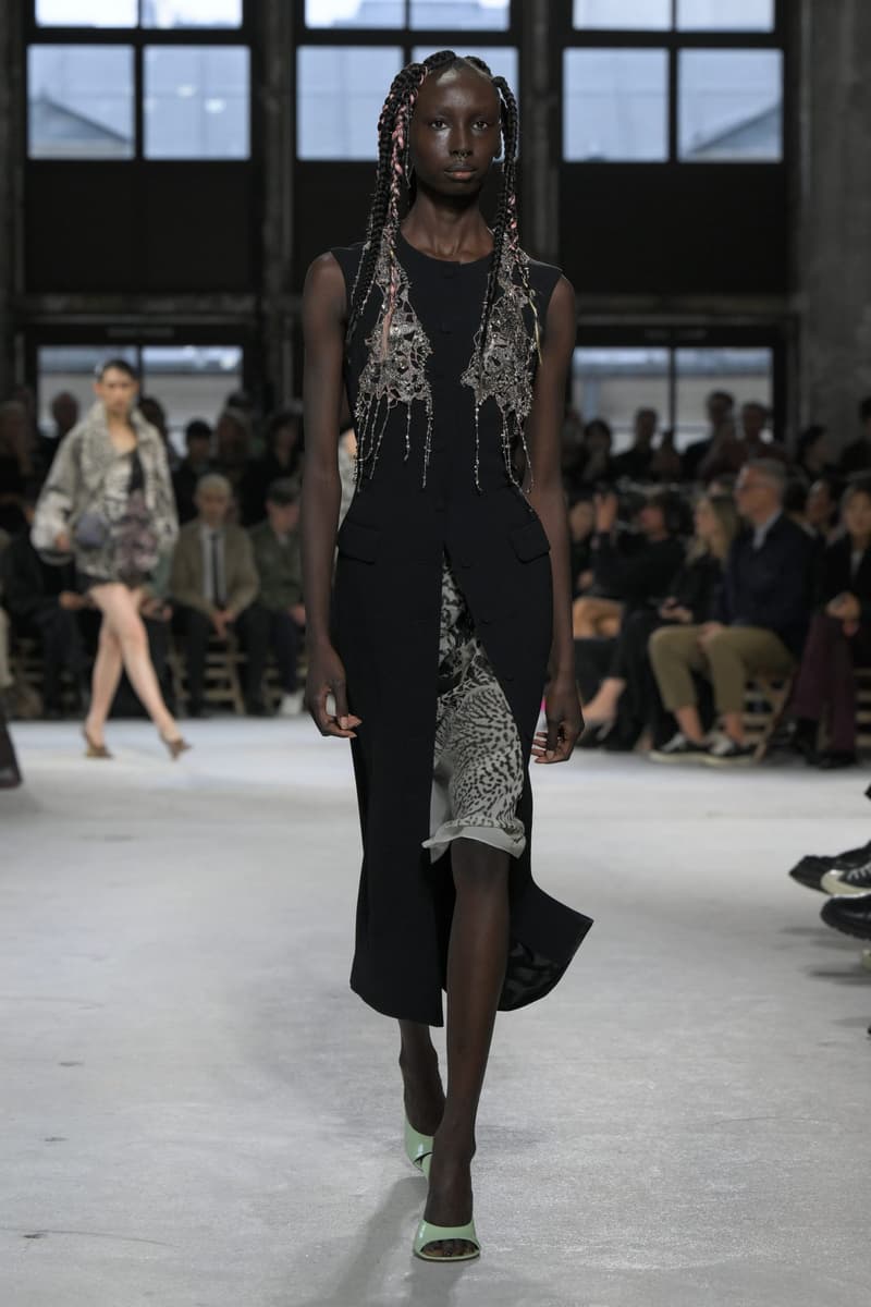 PFW:Dries Van Noten 工作室釋出首個系列,成功秉承品牌的美學與理念
