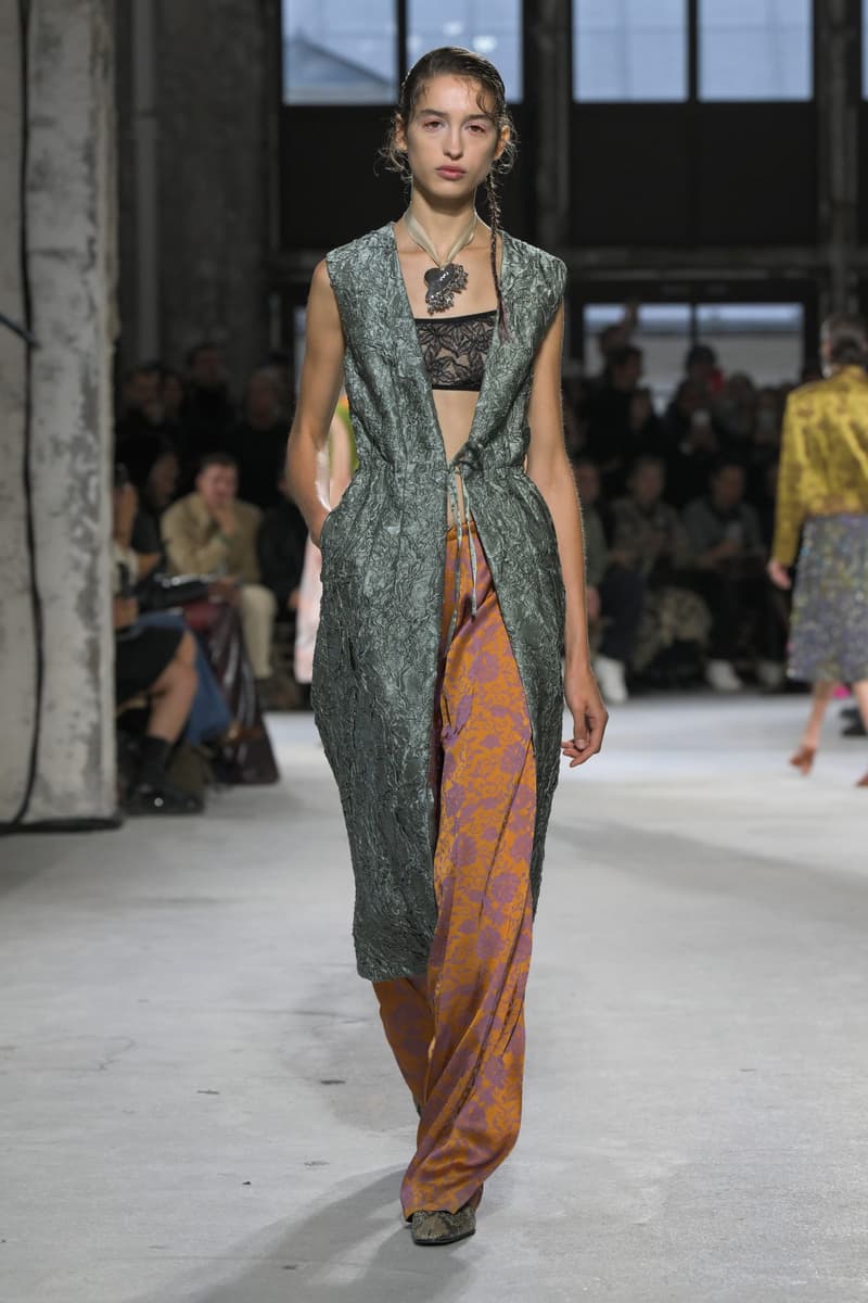 PFW:Dries Van Noten 工作室釋出首個系列,成功秉承品牌的美學與理念