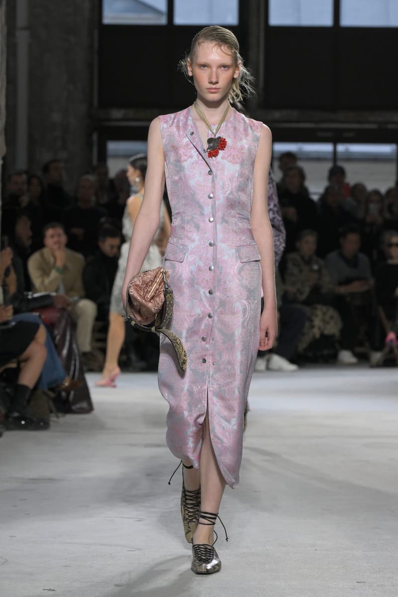 PFW:Dries Van Noten 工作室釋出首個系列,成功秉承品牌的美學與理念