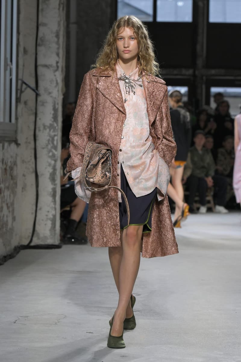 PFW:Dries Van Noten 工作室釋出首個系列,成功秉承品牌的美學與理念