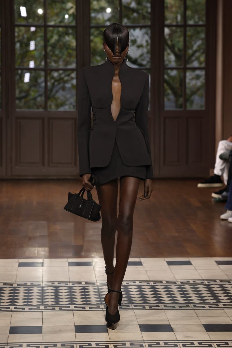 PFW:Mugler 掙脫經典設計框架,展現嶄新的暗黑性感美學