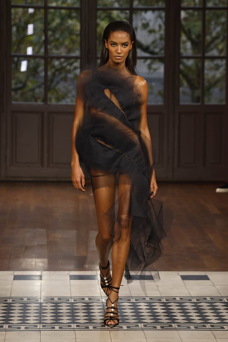 PFW:Mugler 掙脫經典設計框架,展現嶄新的暗黑性感美學
