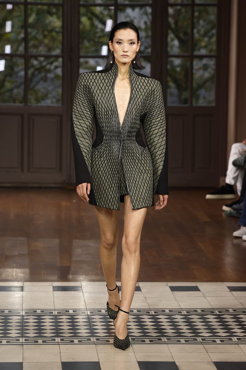 PFW:Mugler 掙脫經典設計框架,展現嶄新的暗黑性感美學