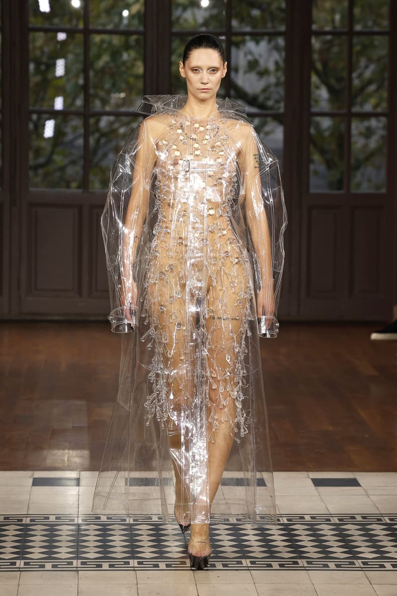 PFW:Mugler 掙脫經典設計框架,展現嶄新的暗黑性感美學