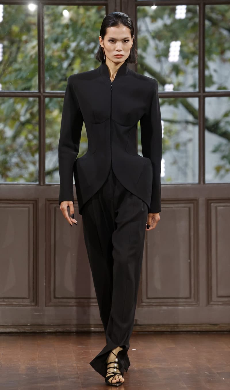 PFW:Mugler 掙脫經典設計框架,展現嶄新的暗黑性感美學