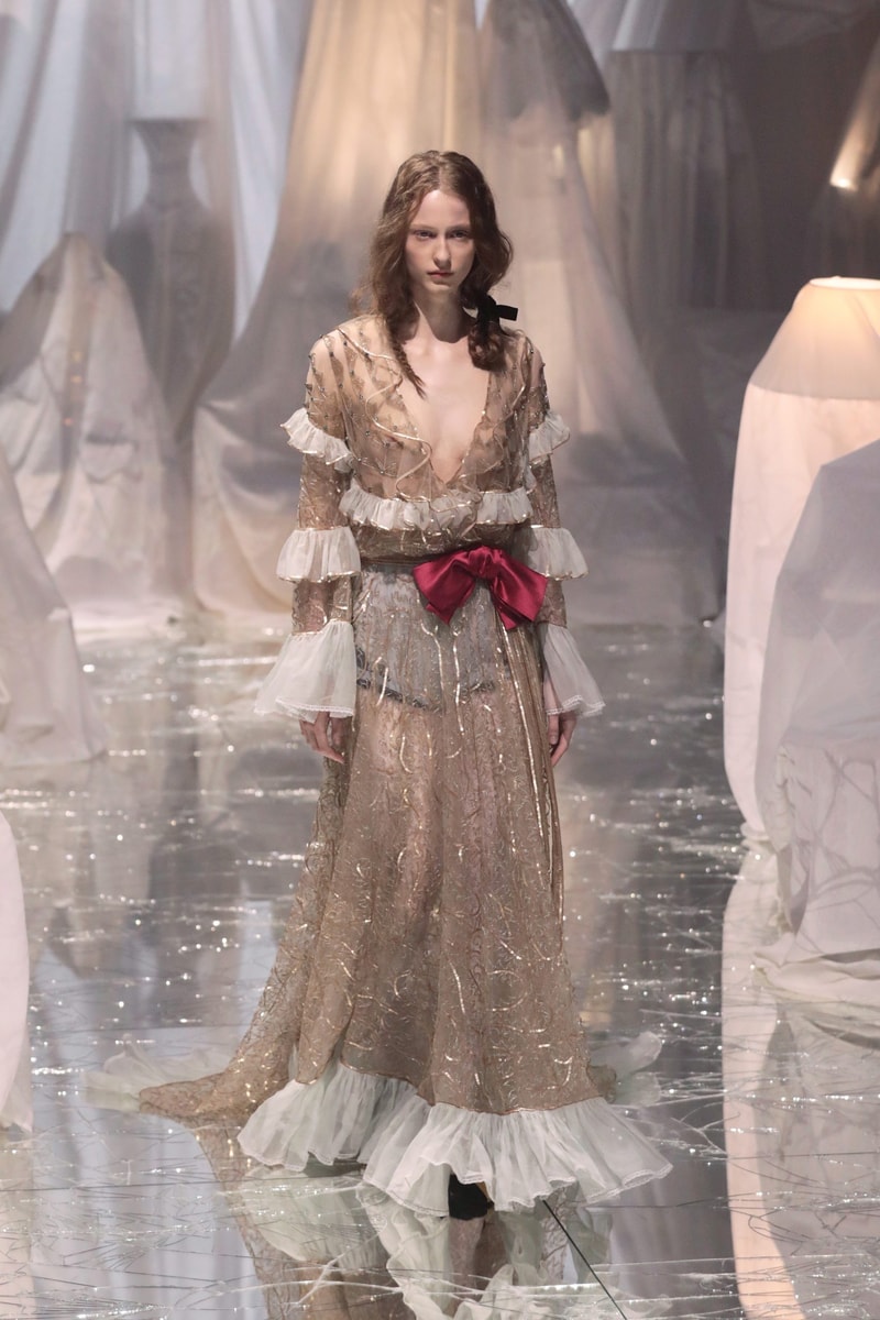 PFW：Alessandro Michele 的 Valentino 時代，以浪漫華麗的波希米亞風格展開序幕