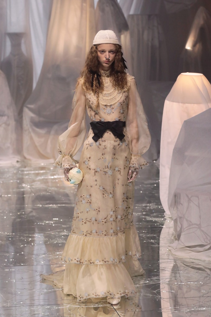 PFW：Alessandro Michele 的 Valentino 時代，以浪漫華麗的波希米亞風格展開序幕