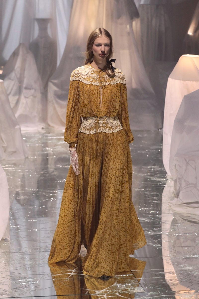 PFW：Alessandro Michele 的 Valentino 時代，以浪漫華麗的波希米亞風格展開序幕