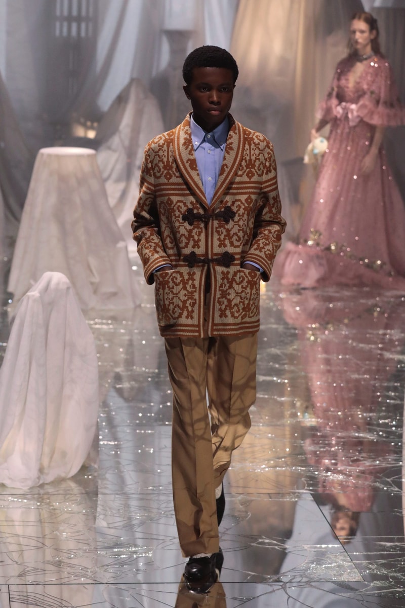 PFW：Alessandro Michele 的 Valentino 時代，以浪漫華麗的波希米亞風格展開序幕