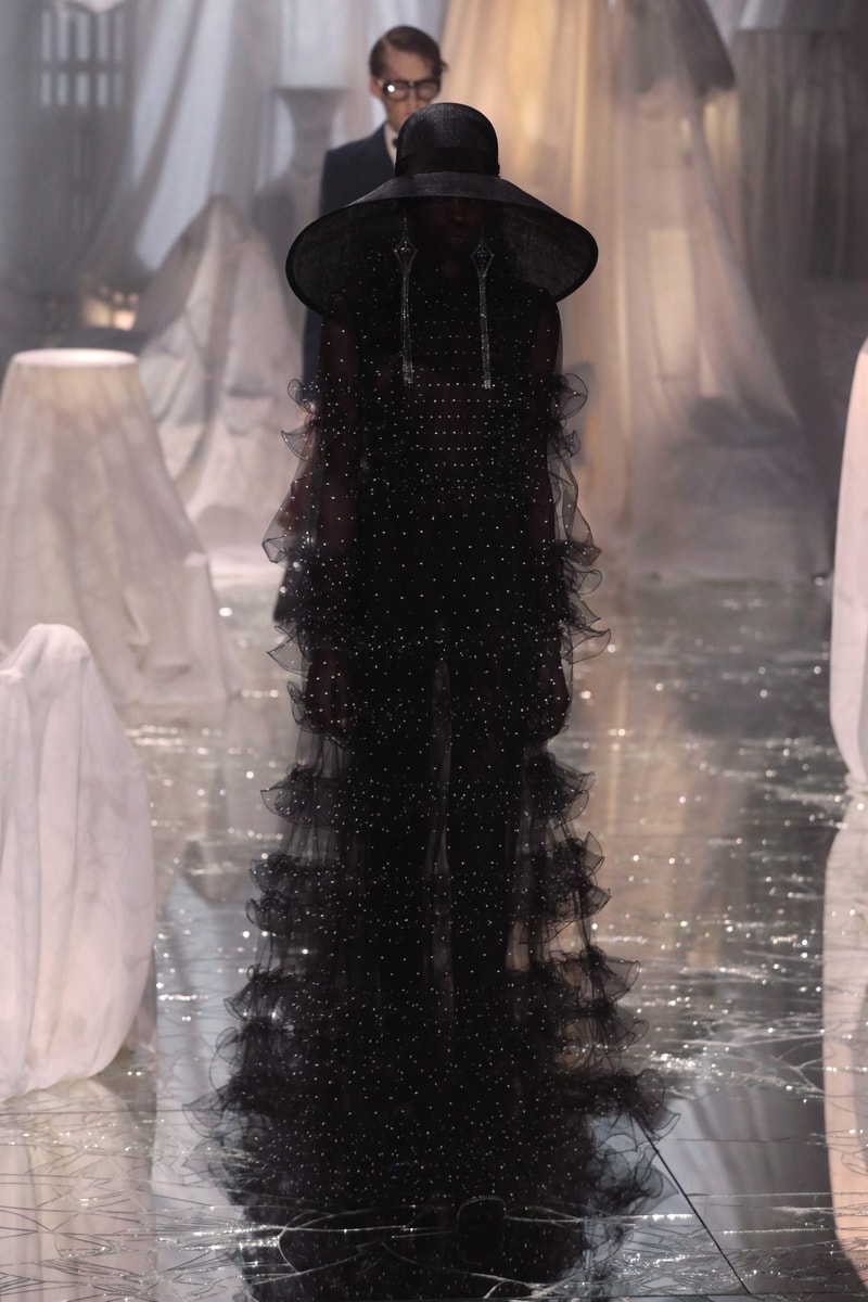PFW：Alessandro Michele 的 Valentino 時代，以浪漫華麗的波希米亞風格展開序幕
