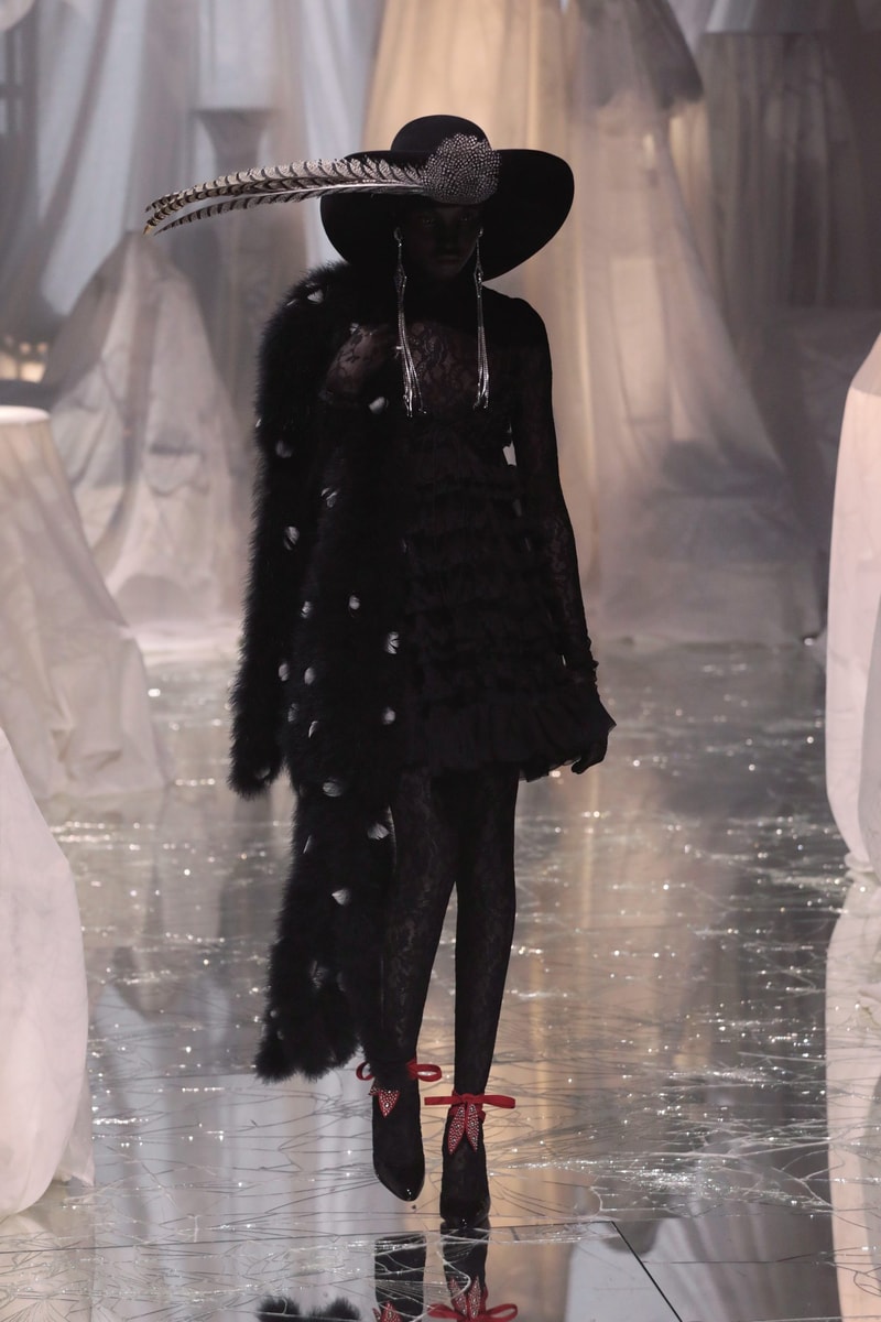 PFW：Alessandro Michele 的 Valentino 時代，以浪漫華麗的波希米亞風格展開序幕